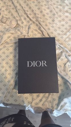 All black Dior b30