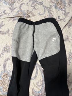 Grey/black Nike tech set