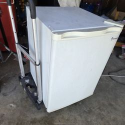 Magic Chef Mini Fridge 