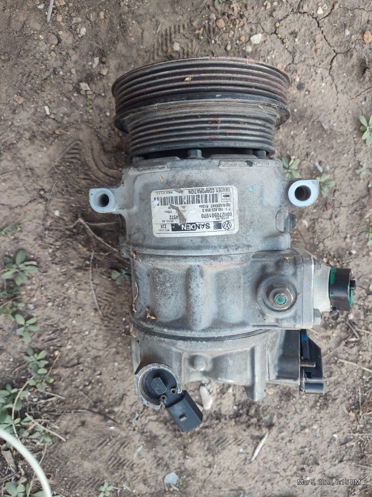 Air Conditioner AC Compressor with Clutch Compatible with Volkswagen 