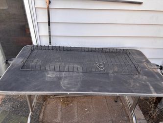 Dog grooming table