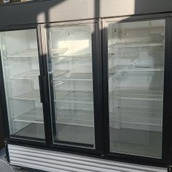 COMMERCIAL REFRIGERATOR