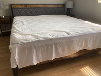 LIKE NEW King Bed incl. Mattress, Pillow available