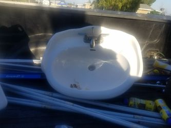 Bathroom sink & faucet