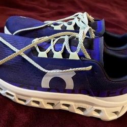 New  On Running Men's Shoes / Size 11