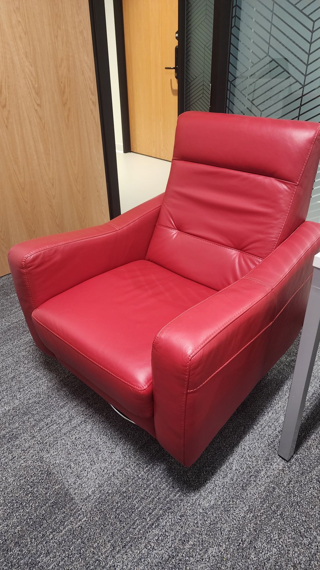 Red Faux Leather 360 Lounge Chair (Like New - Pasadena) $150