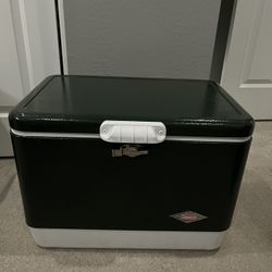 $200 Retail! Forest Green Vintage Coleman Cooler- Hardly Used And Great Condition 
