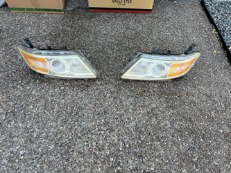 Honda Odyssey Pair Of Headlights With Bulbs