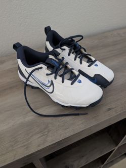 Nike baseball cleats 4Y