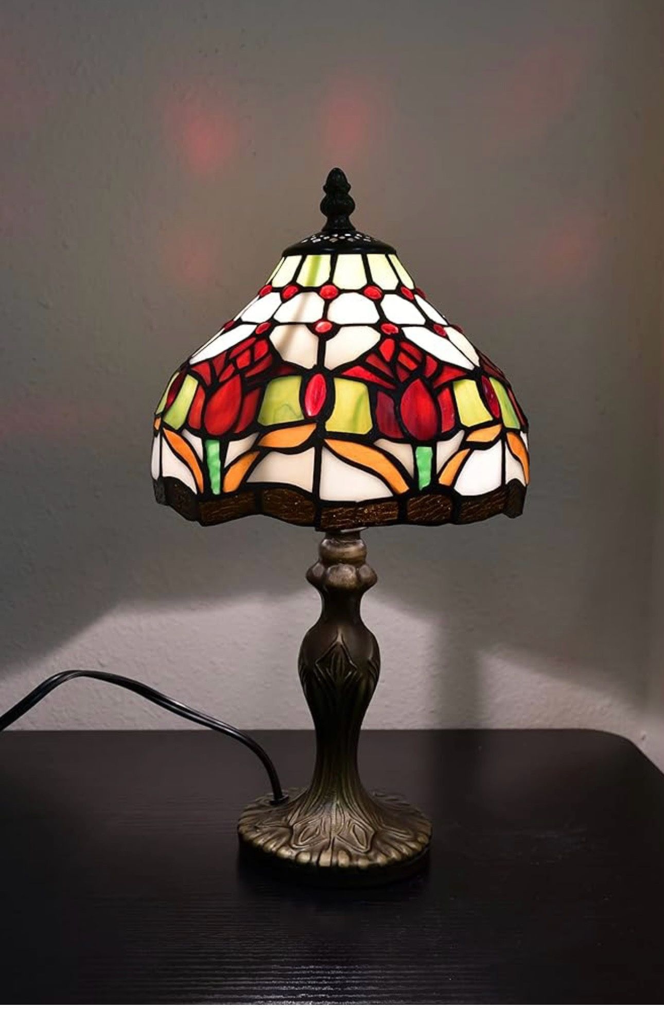 F154 $50 Tiffany Lamp Table Lamp Style Luxurious Boho Memory Lamp Nightstand Reading Desk Light Living Room Farmhouse Hotel (D08022) Highlights Fini