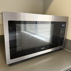 Microwave – Like New (Only 1 Year of Use)