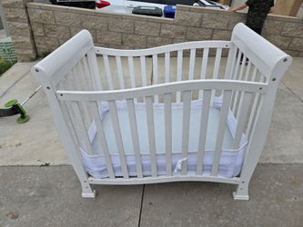 White Baby Crib with Waterproof Mattress Included