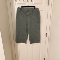 Women’s 16 Petite Green Wide Leg Jeans Or Crops Like New