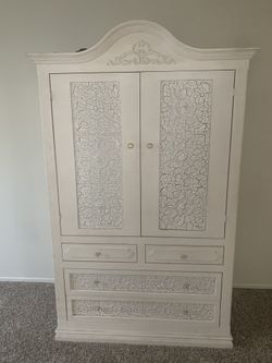 Armoire (antique)
