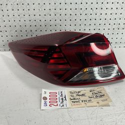 2019 2020 HYUNDAI ELANTRA LEFT SIDE TAIL LIGHT OEM