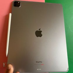 Apple IPad Pro 12.9” 6th Generation (2022 Model / M2 chip ) 256GB WiFi + cellular (5G Unlocked) with keyboard, pen & Accessories 
