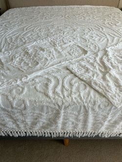 King Size Tufted Cotton Chenille Bedding Set With Medallion Fringe Coverlet And Matching Shams, Off-White/Cream Color