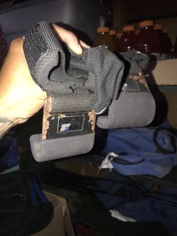 Shriek weightlifting hooks