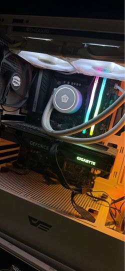 RTX 4060 ( Used Excellent Condition) Will take trades and offers