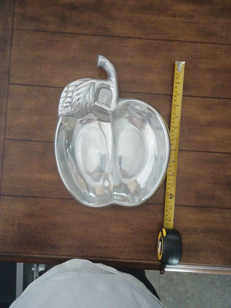 Apple Shaped Metal Plate