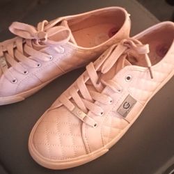 Brand New Women's Guess Designer Shoe 👟