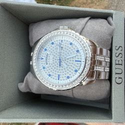 GUESS Men's Silver Dress Wristwatch Day Date Diamond Pattern Dial Metal Bracelet