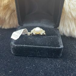 Pearl diamond ring