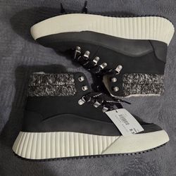 Brand New Roxy Snow Boots Size 8.5