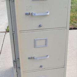 FREE Large Filing Cabinet Lockable 