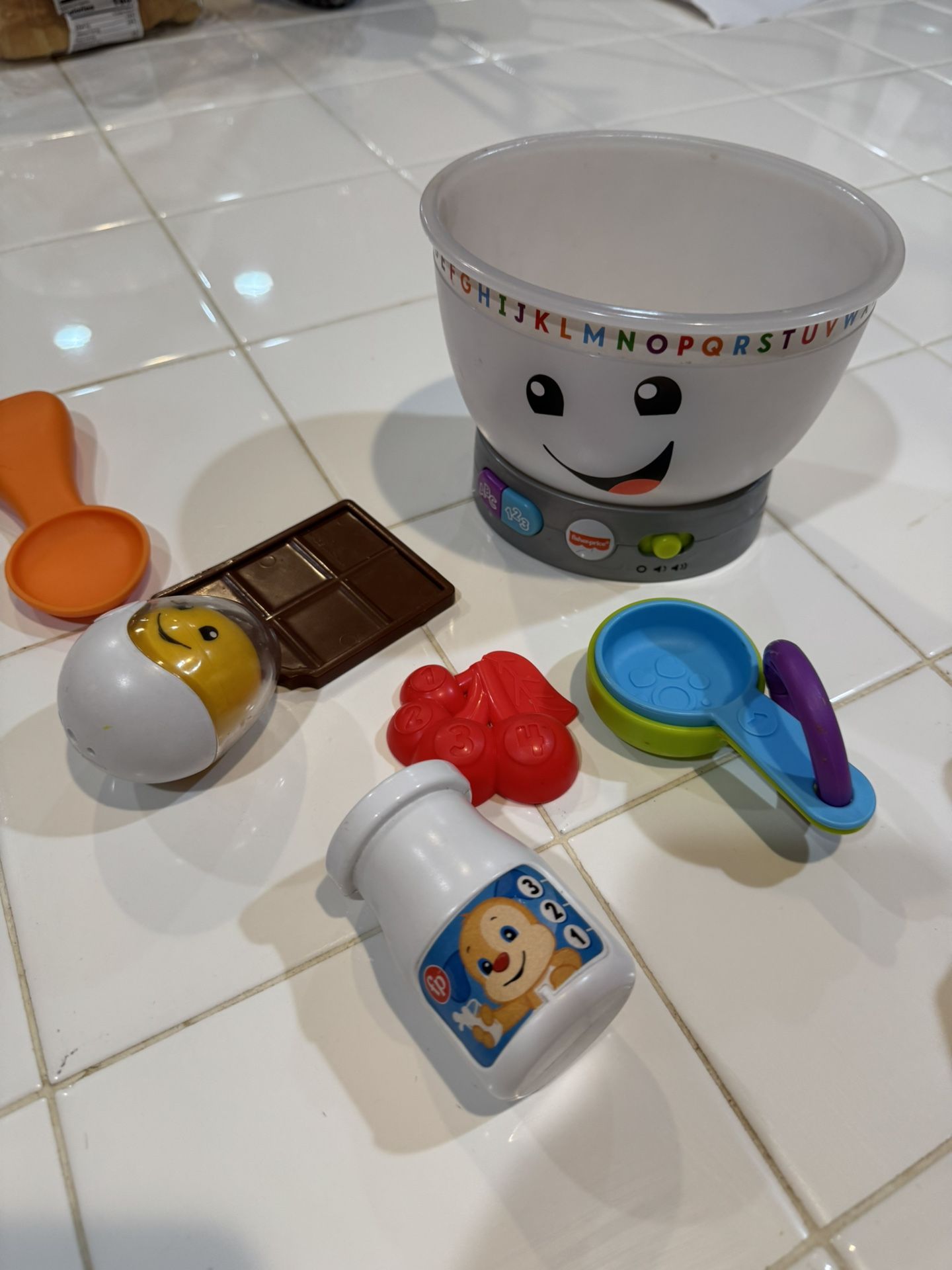 Fisher-Price Laugh & Learn Magic Color Mixing Bowl Infant & Toddler Learning Toy, 7 Pieces