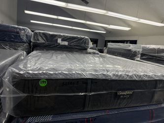 KING SIZE SIMMONS BEAUTYREST BLACK SERIES 1 (EXTRA-FIRM) MATTRESS & BOX SPRINGS BED SET
