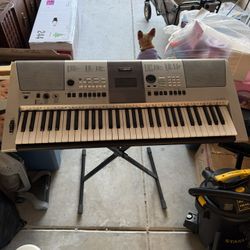 Yamaha Keyboard Psr E413