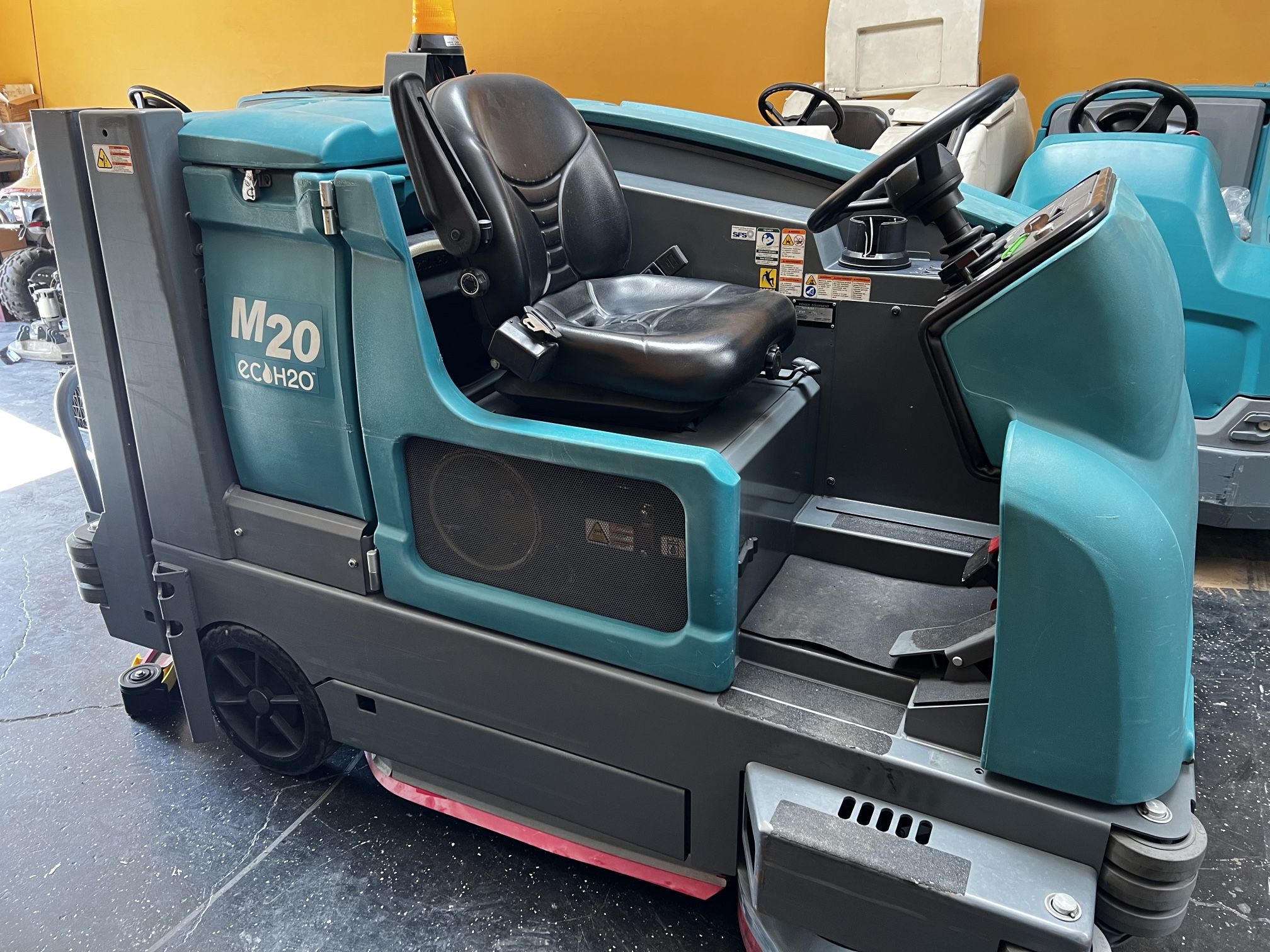 Tennant M20 Rider LP Sweeper Scrubber