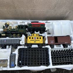 EZTEC Santa Fe Express Radio Control  36 Piece Train Set 36909 Wireless or Batte