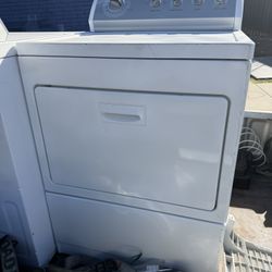 Kenmore  Traditional Gas Dryer 7.5 Cu Ft 