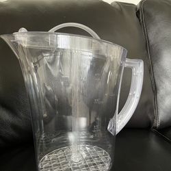 Pampered Chef Large 1 Gallon Pitcher With Plunger for Sale in