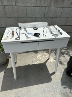 Vanity table