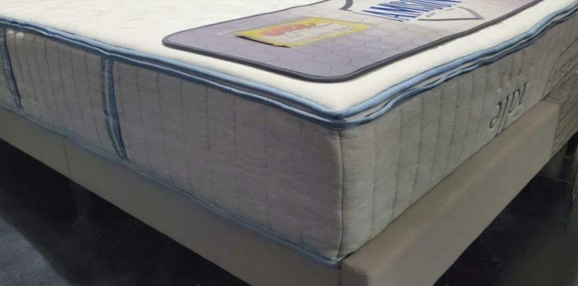 New 14 inch hybrid mattress half off