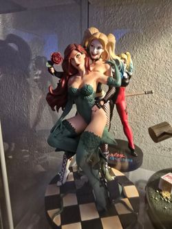 Harley ivy Valentine's Day statue