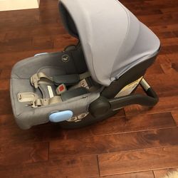 UPPAbaby MESA V2 Lightweight Infant Car Seat - Gregory (Blue Melange) comes with base