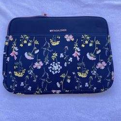 Maytagalong Laptop Sleeve 