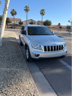 2012 Jeep grand Cherokee Laredo 2wd