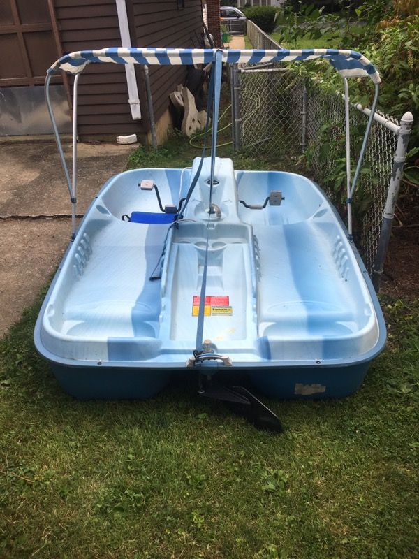 Paddle boat for sale come with lots extra stuff to go with it for Sale