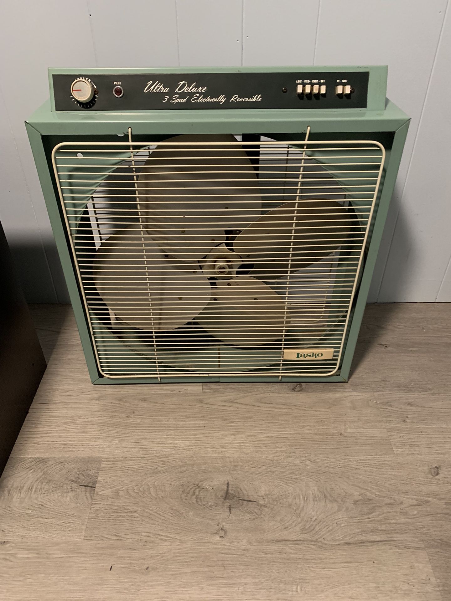 Working Vintage Lasko Floor Fan