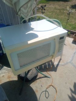 Good Hamilton beach microwave works great in clean good working condition