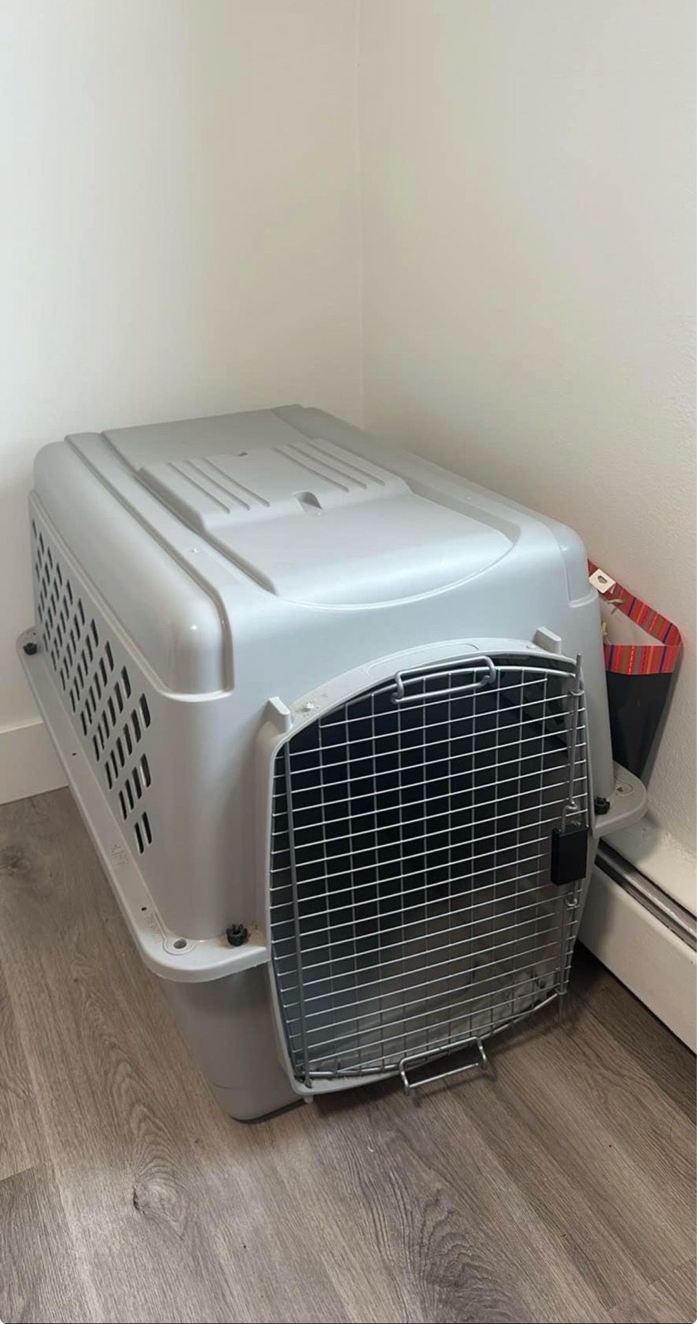Dog kennel/crate