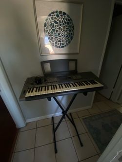 Yamaha Keyboard with Stand