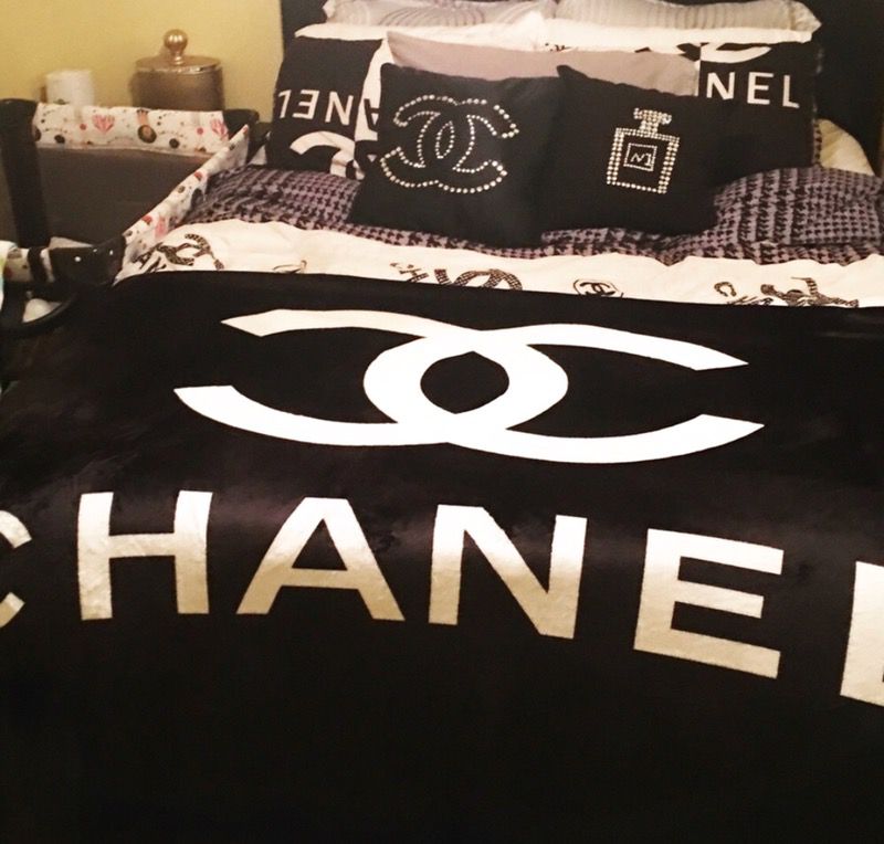 CHANEL VIP BLANKET for Sale in Lancaster, CA - OfferUp