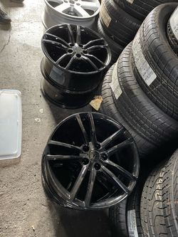19 inch wheels Tesla OEM set of matching 4 rims fully refinish like new. 595$ for 4 plus tax . Original factory rims. Installation available. New and