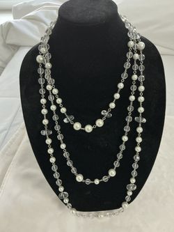 NEW, WHITE HOUSE/BLACK MARKET 3STRAND NECKLACE WITH PEARL AND CLEAR STONES, BEAUTIFUL IN PERSON, BUY $20.00